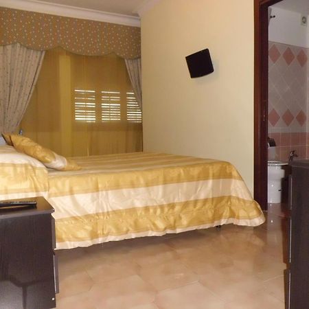 Tiburtina Guesthouse Рим Екстериор снимка