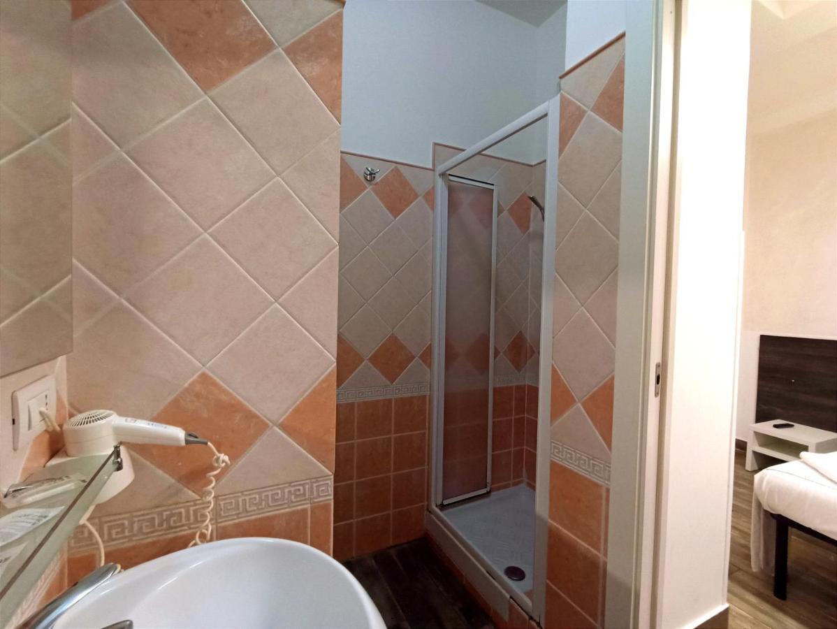 Tiburtina Guesthouse Рим Екстериор снимка