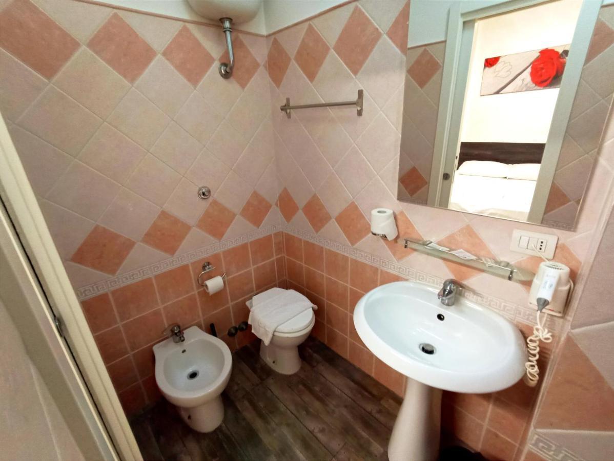 Tiburtina Guesthouse Рим Екстериор снимка