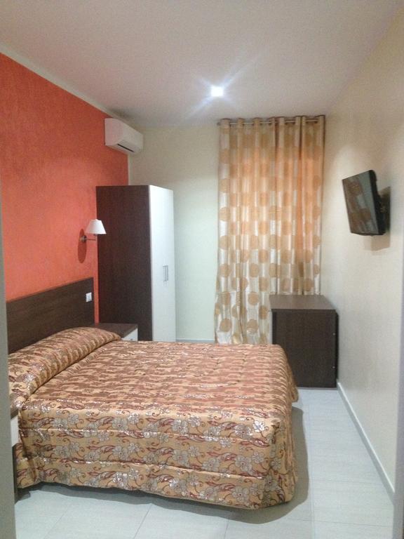 Tiburtina Guesthouse Рим Екстериор снимка