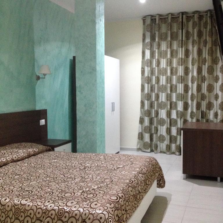 Tiburtina Guesthouse Рим Екстериор снимка