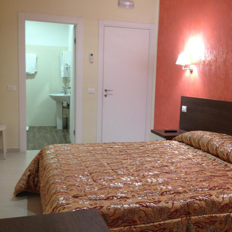 Tiburtina Guesthouse Рим Екстериор снимка