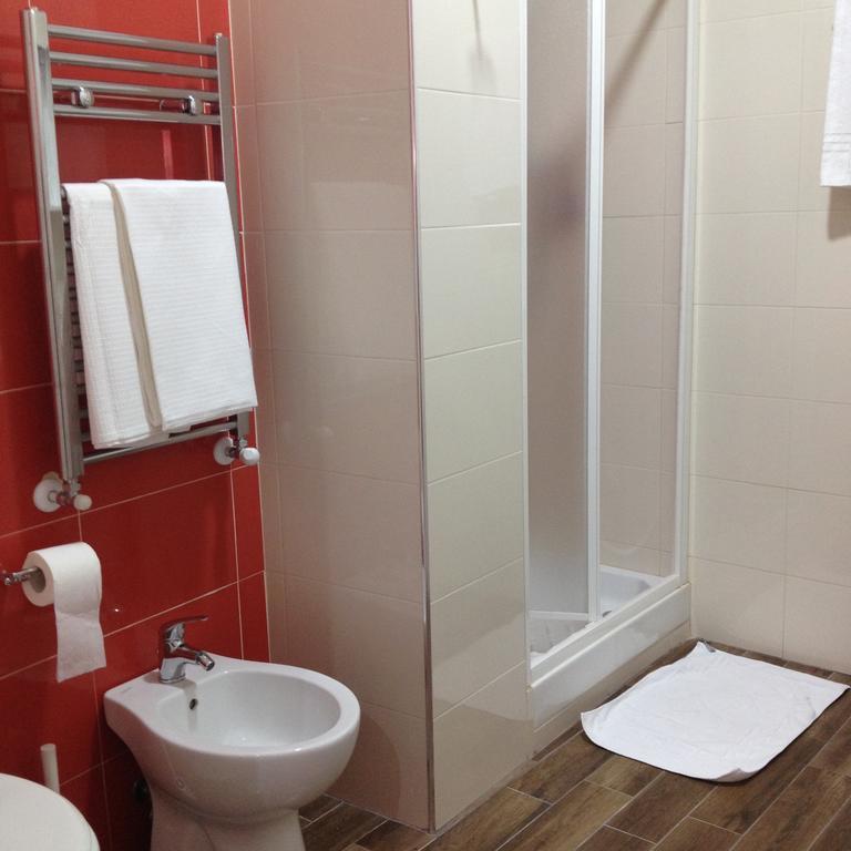 Tiburtina Guesthouse Рим Екстериор снимка