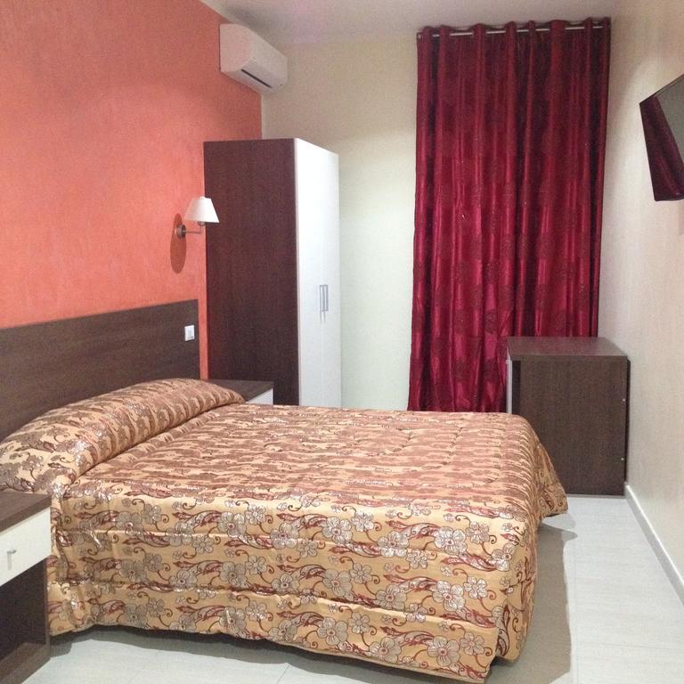 Tiburtina Guesthouse Рим Екстериор снимка
