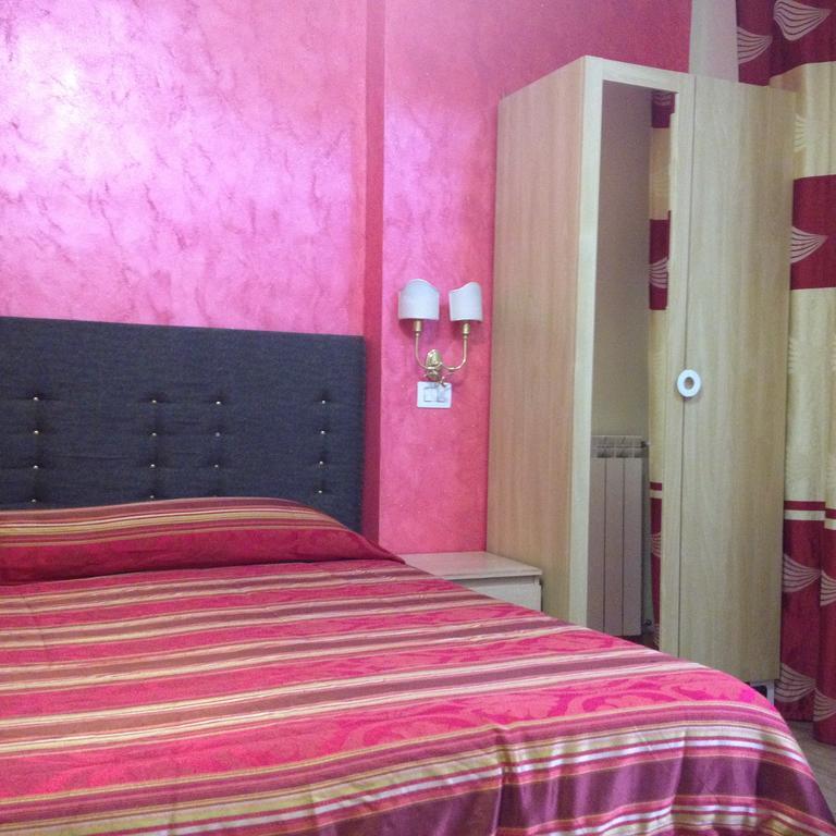 Tiburtina Guesthouse Рим Екстериор снимка