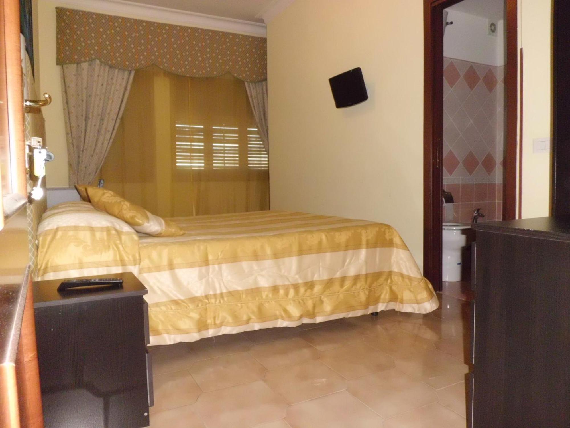 Tiburtina Guesthouse Рим Екстериор снимка