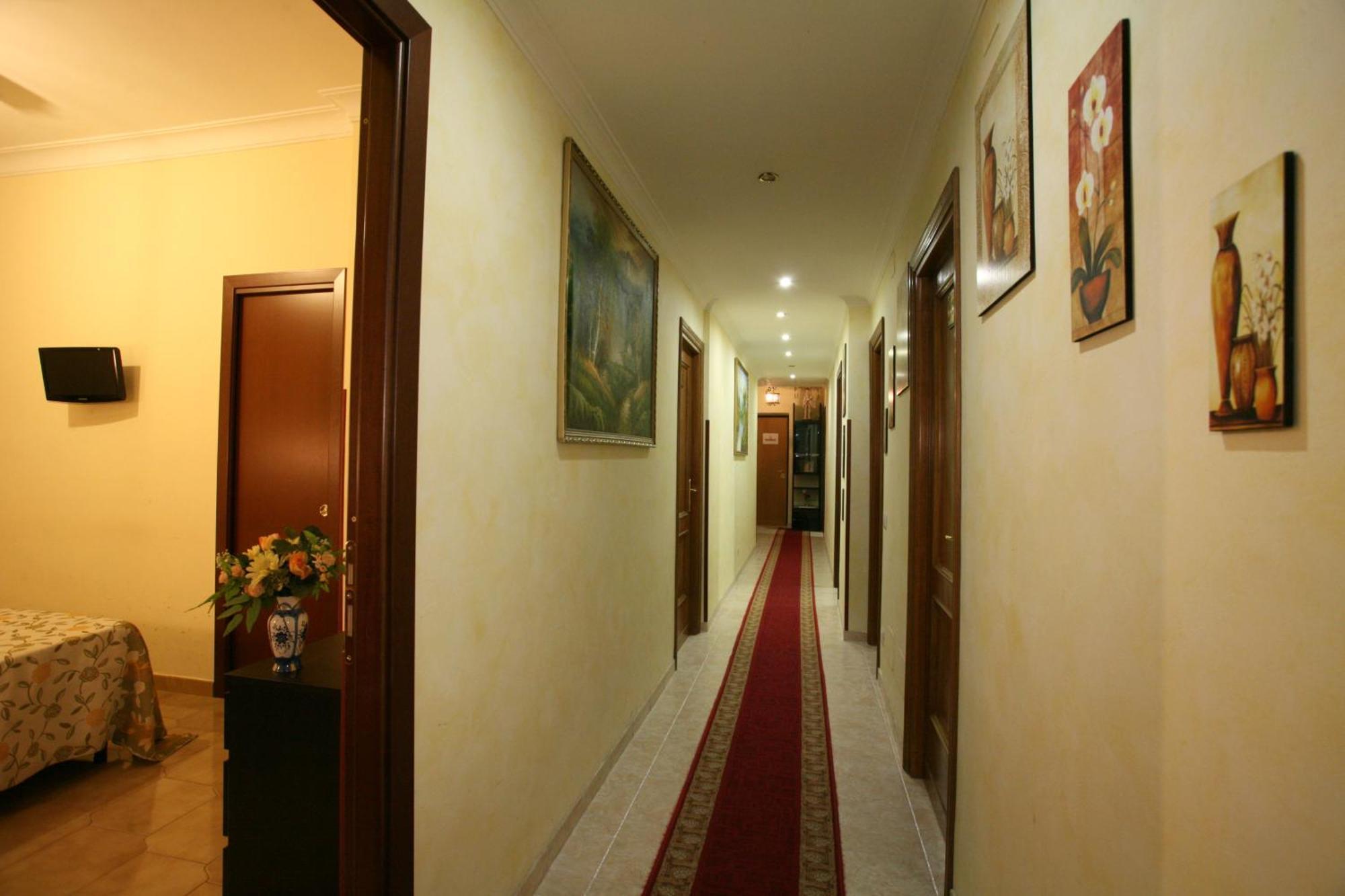Tiburtina Guesthouse Рим Екстериор снимка