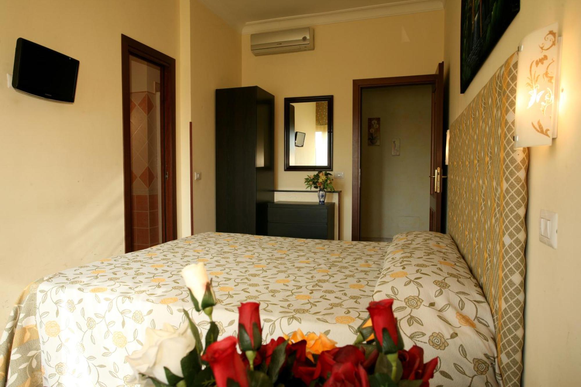 Tiburtina Guesthouse Рим Екстериор снимка