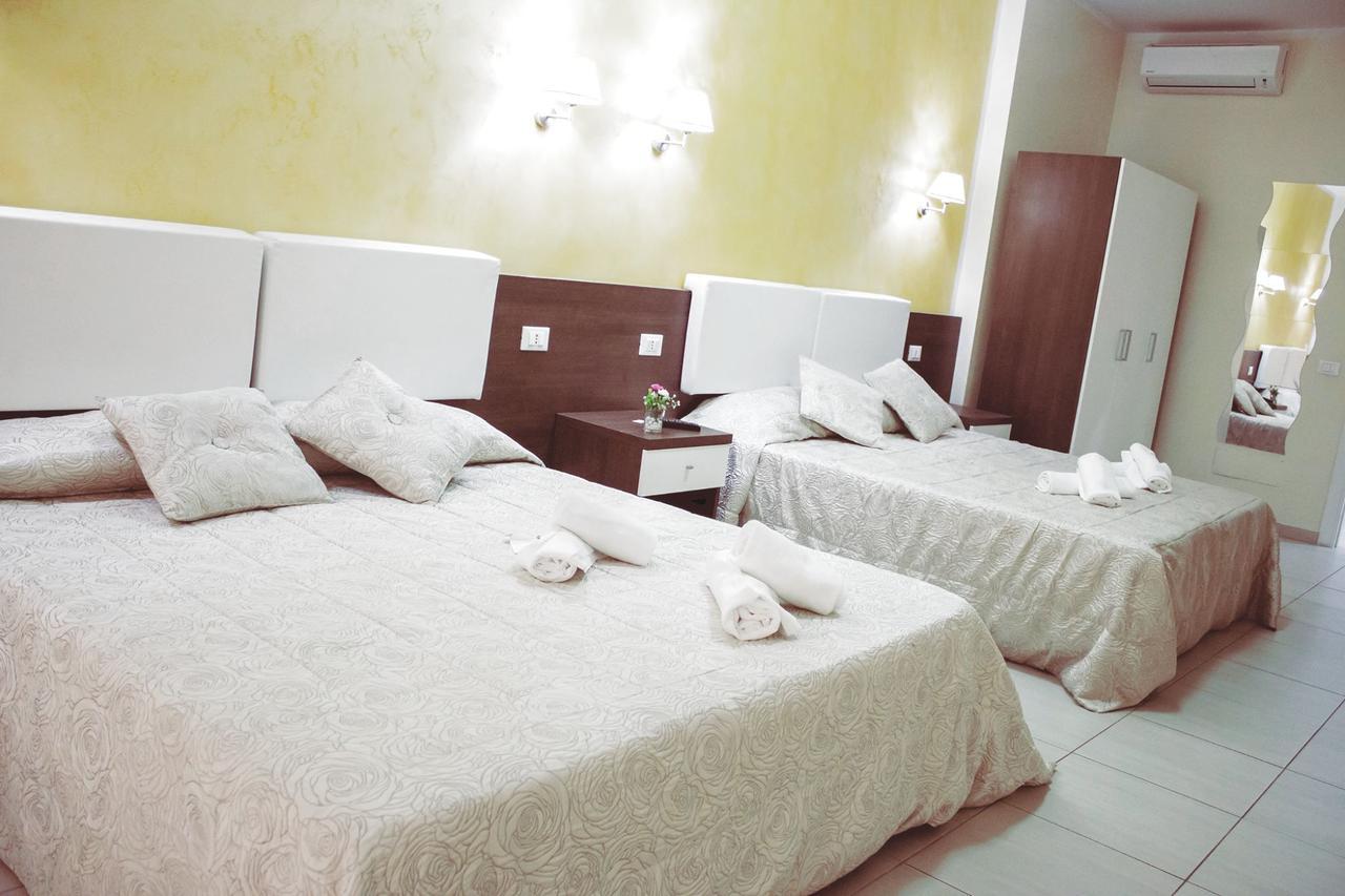 Tiburtina Guesthouse Рим Екстериор снимка