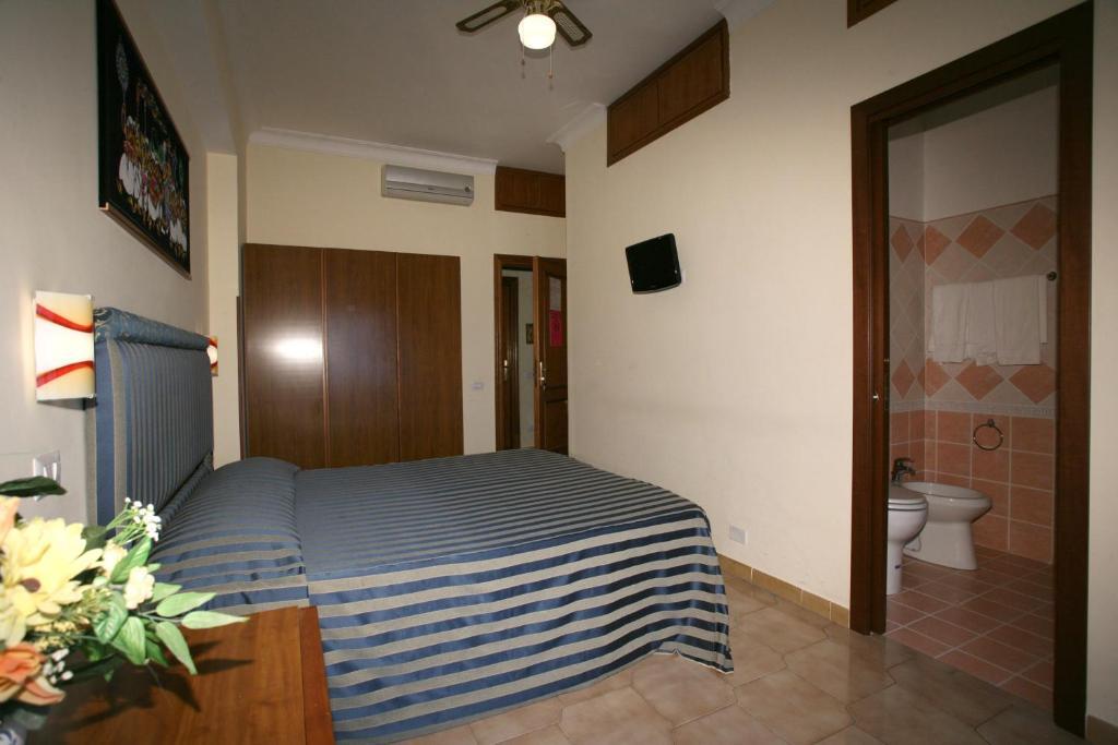 Tiburtina Guesthouse Рим Екстериор снимка